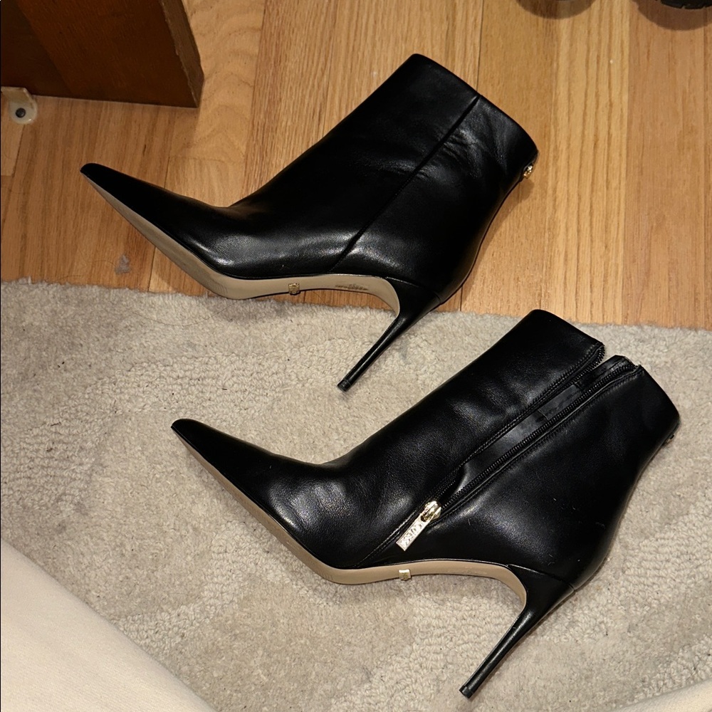 GUESS LEATHER BOOTIES